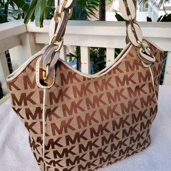 MICHAEL KORS PURSE - Picture 1 of 6